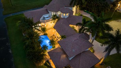 Plantation Casa | Luxury Italian Type Villa 7k SQ FT Heated Pool