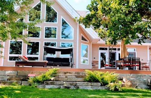 Bobcaygeon Cabaña | Luxury Kawartha Lakes Cottage