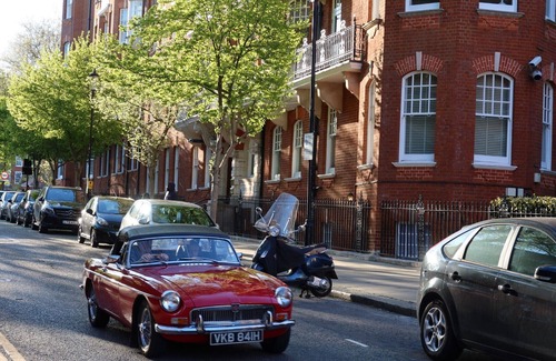 Royal Borough of Kensington and Chelsea Apartamento | Luxury Kensington Apartment - 1 minute walk to High Street Kensington Station!