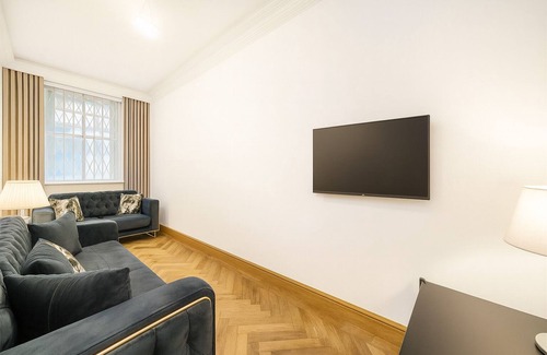 Royal Borough of Kensington and Chelsea Apartamento | Luxury Kensington Apartment - 1 minute walk to High Street Kensington Station!
