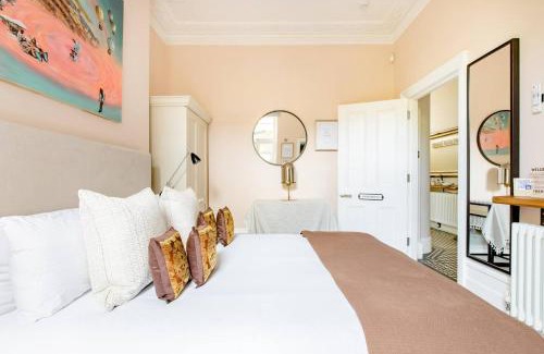 Larkhall Casa | Luxury King-bed Ensuite With Quiet Private Patio