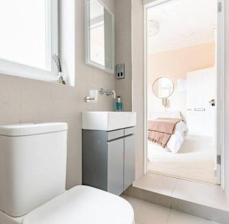 Larkhall Casa | Luxury King-bed Ensuite With Quiet Private Patio