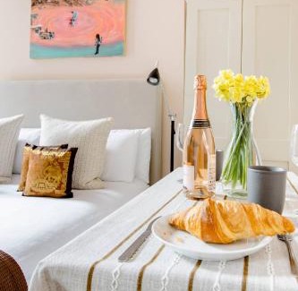 Larkhall Casa | Luxury King-bed Ensuite With Quiet Private Patio
