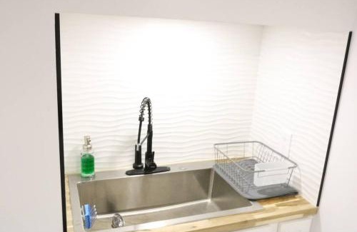 Schenectady Apartamento | Luxury king bed parking & washer