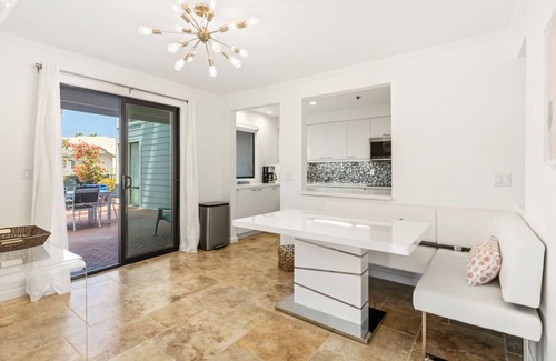La Jolla Shores Condominio | Luxury La Jolla Shores Condo with Pool, Jacuzzi, Tennis Courts, Pickelball Court