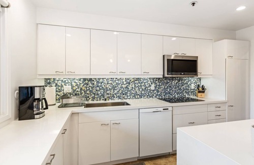 La Jolla Shores Condominio | Luxury La Jolla Shores Condo with Pool, Jacuzzi, Tennis Courts, Pickelball Court