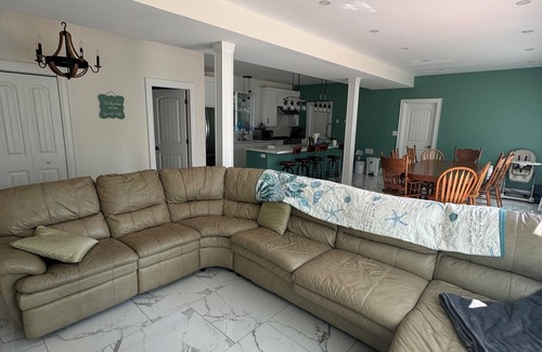Minden Hills Cabaña | Luxury lakefront cottage w/ private dock. Perfect for big families. & games room