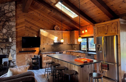 Lake Almanor Country Club Apartamento | Luxury Lake Almanor Cabin Covered Deck & Views