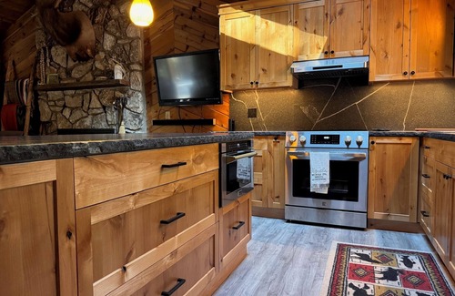 Lake Almanor Country Club Apartamento | Luxury Lake Almanor Cabin Covered Deck & Views