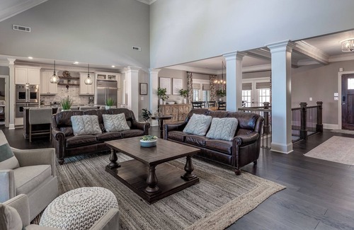 Lake Oconee Casa | Luxury Lake Escape with game room and hot tub!