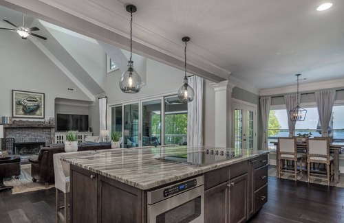 Lake Oconee Casa | Luxury Lake Escape with game room and hot tub!