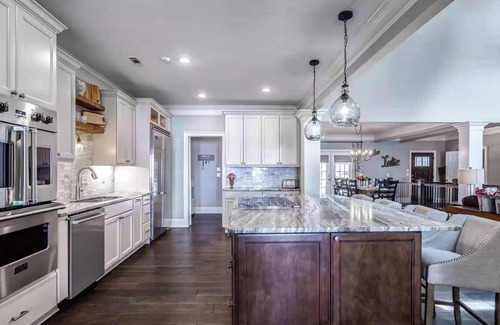 Lake Oconee Casa | Luxury Lake Escape with game room and hot tub!