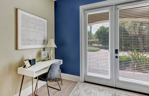 College Park Apartamento | Luxury Lake Front Orlando Oasis in College Park!