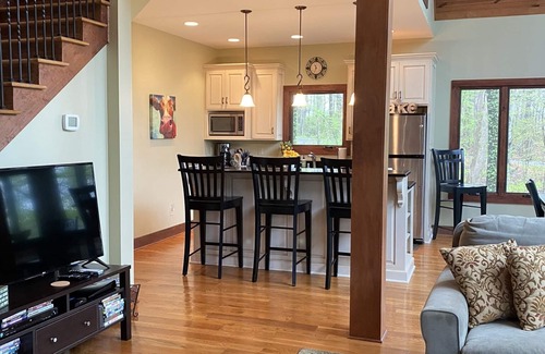 Scottsville Casa | Luxury Lake House w/ DIRECT Lake access Dock Tennis/Pickleball/Basketball Court.