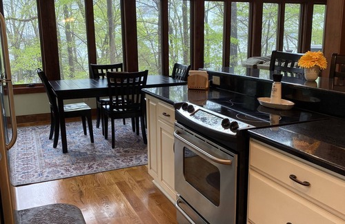 Scottsville Casa | Luxury Lake House w/ DIRECT Lake access Dock Tennis/Pickleball/Basketball Court.