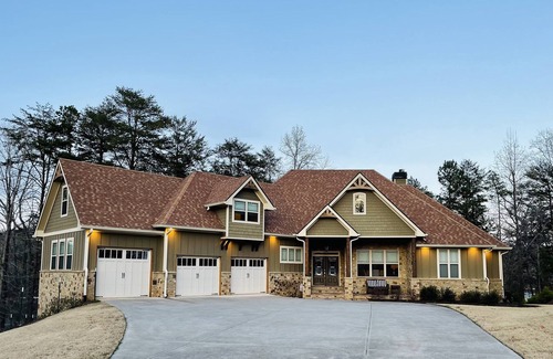 Gainesville Casa | Luxury Lake Lanier Estate + Double Dock