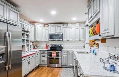 Scottsville Casa | Luxury lake nest, private docks, hot tub, game and kid room, year round Lakeview