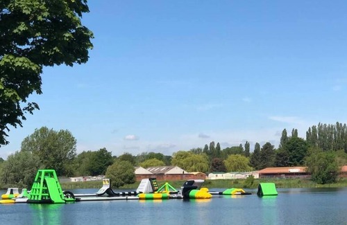 Great Houghton Cabina | Luxury Lake Side Lodge Sleeps 5, Very Quiet Location