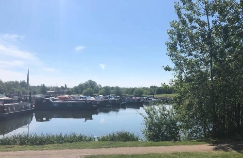 Great Houghton Cabina | Luxury Lake Side Lodge Sleeps 5, Very Quiet Location