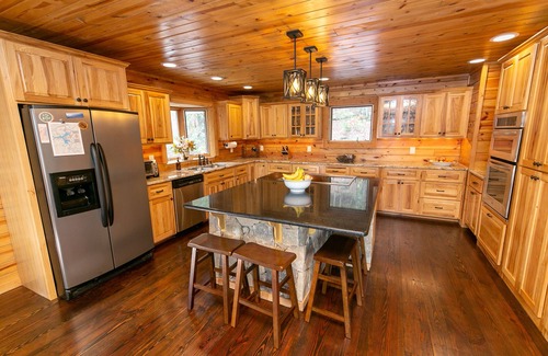 Topton Casa | Luxury Lakefront Cabin