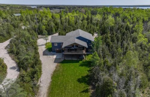 Stokes Bay Chalet De Esquí | Luxury Lakefront Escape W Games Room