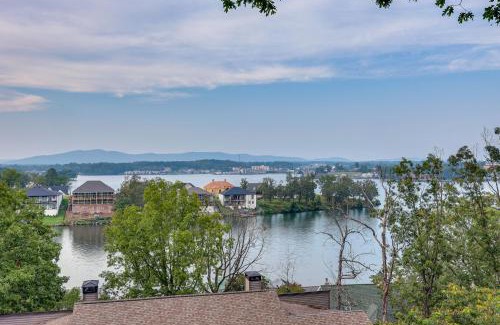 Lake Hamilton Apartamento | Luxury Lakefront Hot Springs Condo with Pools!