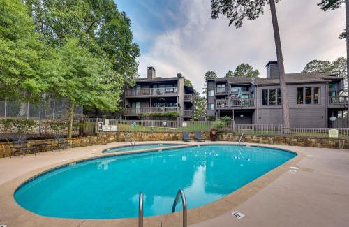 Lake Hamilton Apartamento | Luxury Lakefront Hot Springs Condo with Pools!