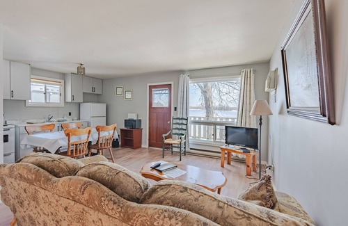 Frontenac Cabina | Luxury Lakefront Loft