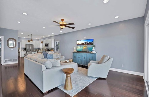 Buckeye Lake Casa | Luxury Lakefront Retreat | Sleeps 8 | +Dock
