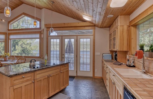Bonner County Casa | Luxury Lakefront Retreat