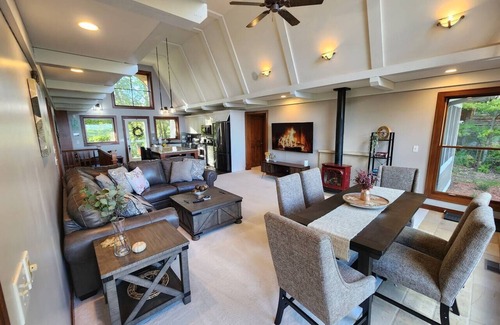 Nisswa Cabina | Luxury Lakefront Retreat:Hot Tub, Game Room, Spectacular Views
