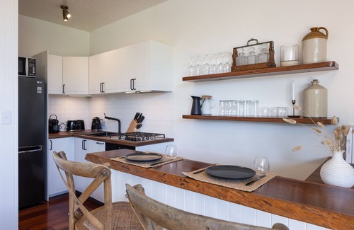 Coomba Bay Casa | Luxury Lakefront Suite