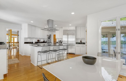Sunrise Beach Casa | Luxury Lakefront Home-Heated Pool, Fireplace & Hot Tub