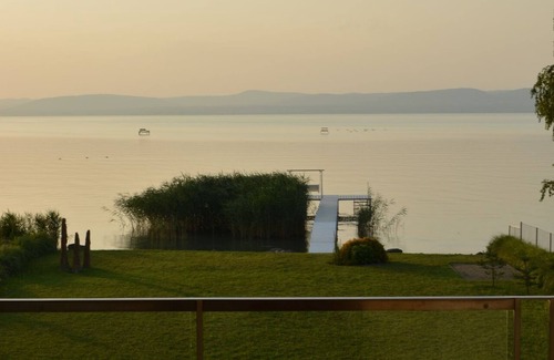 Balatonoszod Villa | Villa 5 dormitorios de lujo a orillas del lago Balaton. Playa Privada!