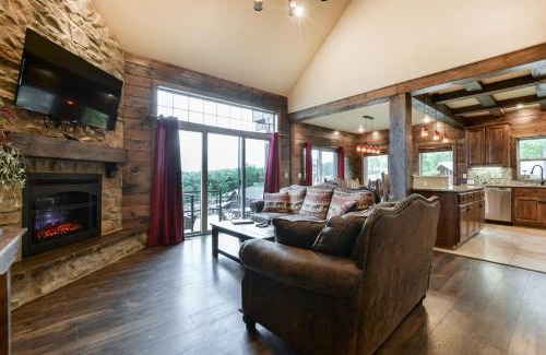 Indian Point Casa | Luxury Lakefront Villa 2 mi to SDC HUGE POOL Kayaks Dock