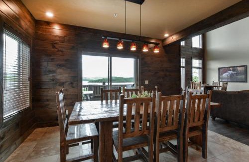 Indian Point Casa | Luxury Lakefront Villa 2Mi to Silver Dollar City POOL Theatre Room Kayaks