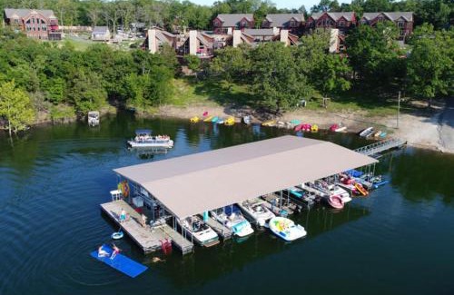 Indian Point Casa | Luxury Lakefront Villa 2Mi to Silver Dollar City POOL Theatre Room Kayaks