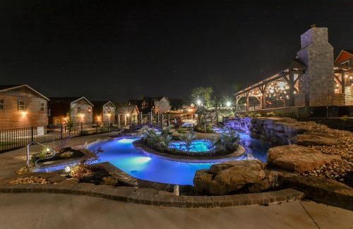 Indian Point Casa | Luxury Lakefront Villa 2Mi to Silver Dollar City POOL Theatre Room Kayaks