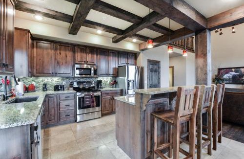 Indian Point Casa | Luxury Lakefront Villa Lazy River HUGE POOL Kayaks 2Mi to SDCity