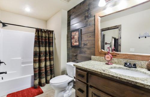 Indian Point Casa | Luxury Lakefront Villa Lazy River HUGE POOL Kayaks 2Mi to SDCity