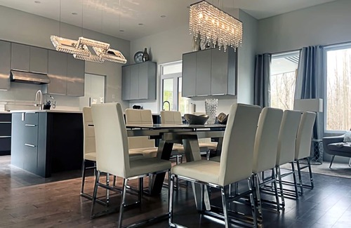 Georgian Bluffs Casa | Luxury Lakehouse in Georgian Bluffs just steps from Francis Lake. .