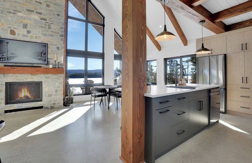 Lac-du-Cerf Cabaña | Luxury Lakehouse with Panoramic lake views