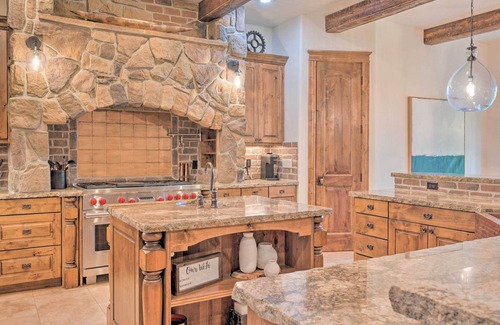 Eagle Villa | Luxury Lakeside Home w/ Game Room: Near Dtwn!