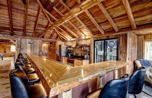 Tomahawk Cabina | Luxury Lakeside Lodge on Beautiful Somo Lake