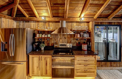 Tomahawk Cabina | Luxury Lakeside Lodge on Beautiful Somo Lake