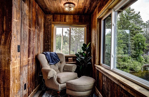 Tomahawk Cabina | Luxury Lakeside Lodge on Beautiful Somo Lake