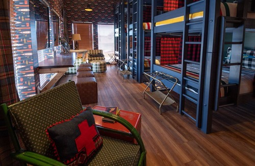 Minocqua Cabina | Luxury Lakeside Penthouse Lodge with Boatslip and Bunk Room!
