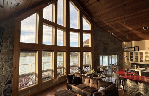 Kearney Cabaña | Luxury Lakeview Dream Cottage with Hot Tub