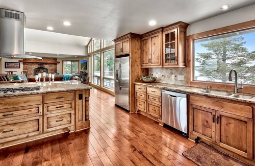 Lincoln Park Casa | Luxury Lakeview Estate-hot tub/pool table/mountain furnishings, Max occupancy 9.