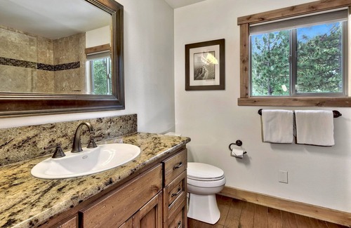 Lincoln Park Casa | Luxury Lakeview Estate-hot tub/pool table/mountain furnishings, Max occupancy 9.